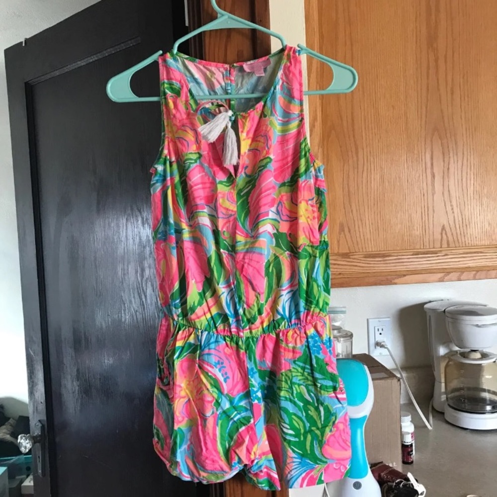 NWOT XS LILLY ROMPER! So A Peeling Print